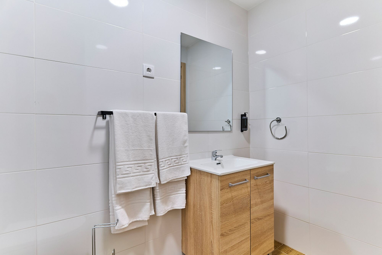 Bathroom 5, Apartamentos Alcorcón by gaiarooms, Madrid
