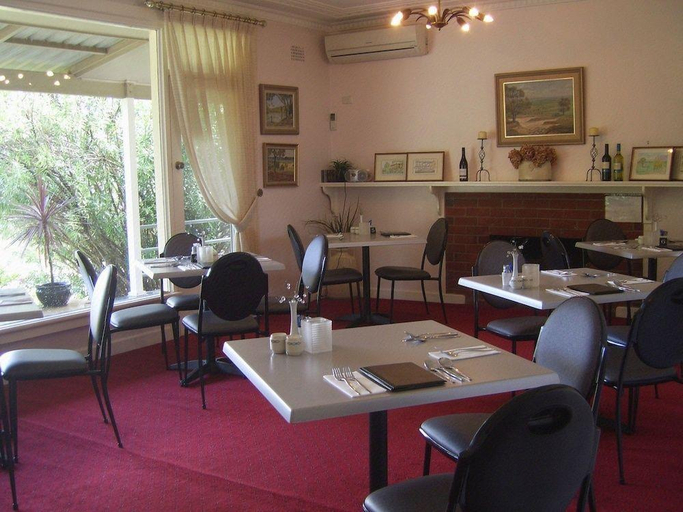 Food & Drinks 4, Garden Motor Inn, Gundagai