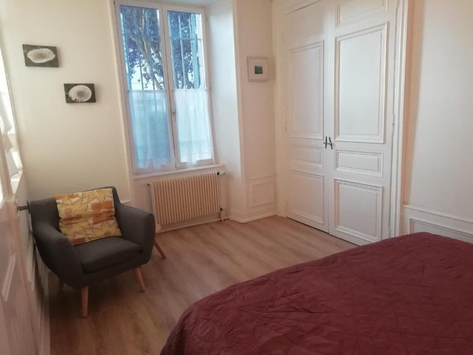 Bedroom 2, 3 Place des Arbres, Creuse