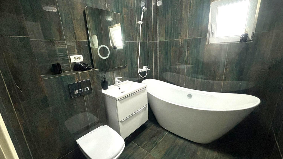 Bathroom 2, Elira Blue Apartment Mamaia Nord, Navodari