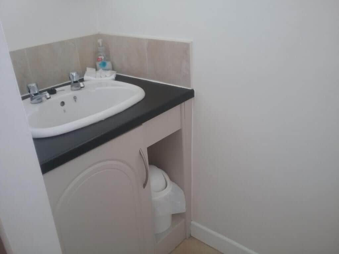 Bathroom 4, The Meadows Bed and Breakfast