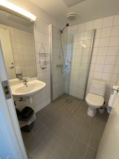 Bathroom 5, Fast Hotel Henningsvær, Vågan