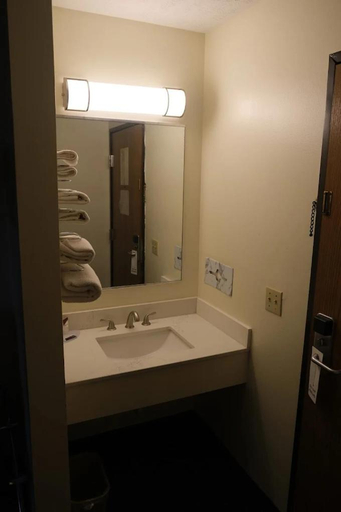 Bathroom 4, Fairbridge Inn Express Chesterton, Porter