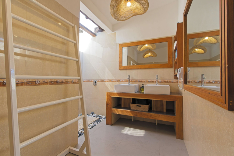 Bathroom 4, Gili Air Bungalows, Lombok