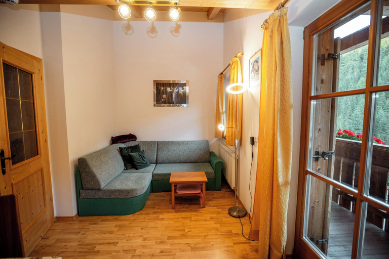 Living area, Apartment Ferienwohnungen Grossberghütte, Bolzano