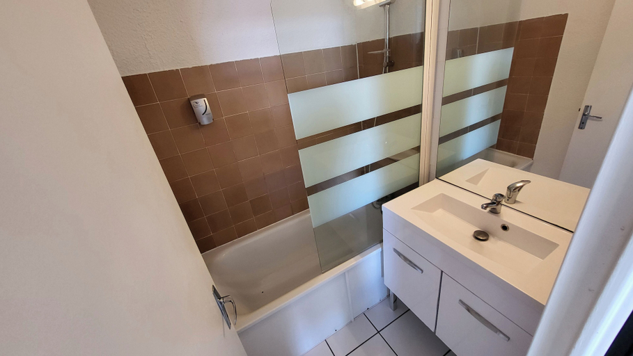 Bathroom, VVF Résidence Port-Leucate, Aude