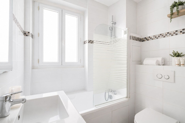 Bathroom 3, 1539 Belles Feuilles, Paris