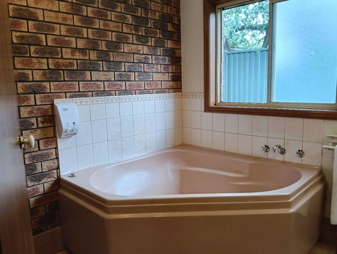 Bathroom 3, Victoriana Motor Inn, Ballarat  - Central