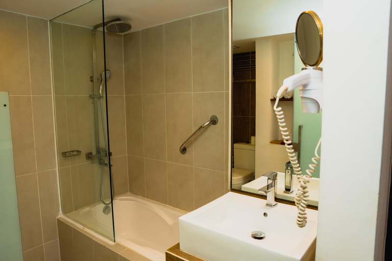 Bathroom 5, Pegasus Reef - A Beach Resort in Colombo, Wattala