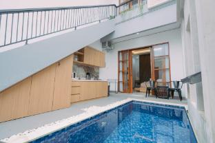 Swimming pool 4, The Lavana Nakula Villa Kuta Sunset, Badung