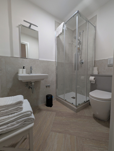 Bathroom 5, Napoli City Inn, Napoli