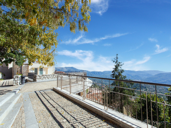 View from property 4, Cozy Hillside Escape in Berre, Alpes-Maritimes