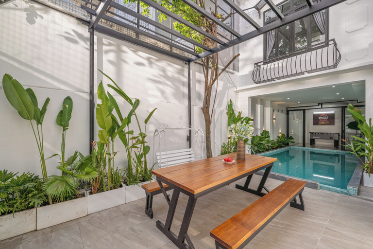Outdoor dining 3, Cam On Luxury Pool 4BR Villa by the Beach, Da Nang