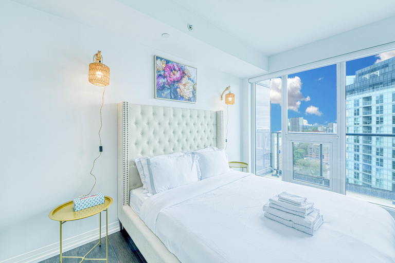 Room 3, Jewel Suites, Toronto