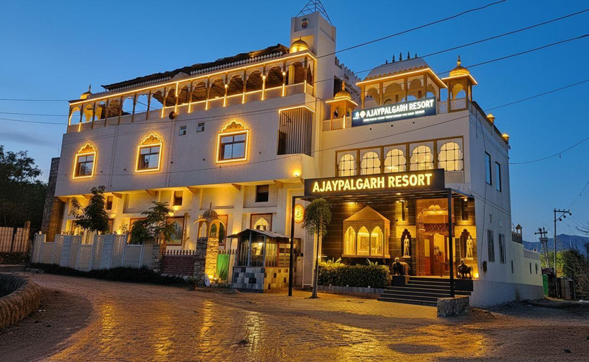 Exterior & Views