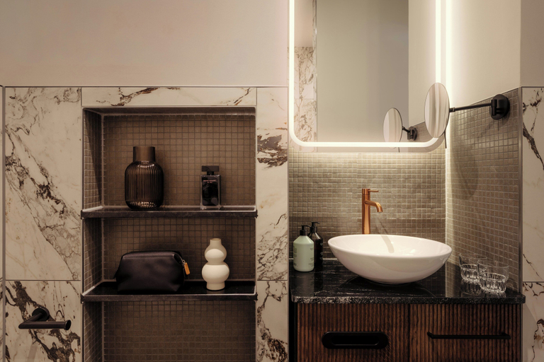 Bathroom 5, The Manor Amsterdam, Amsterdam