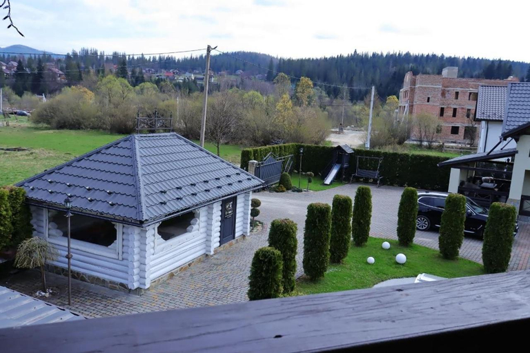 Exterior & Views