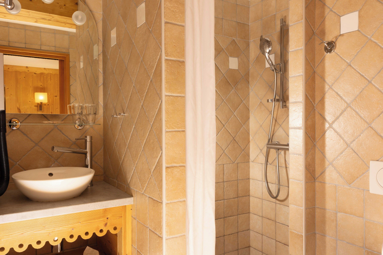 Bathroom 4, Auberge du Manoir, Haute-Savoie