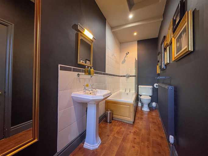 Bathroom 4, The Fat Badger , York