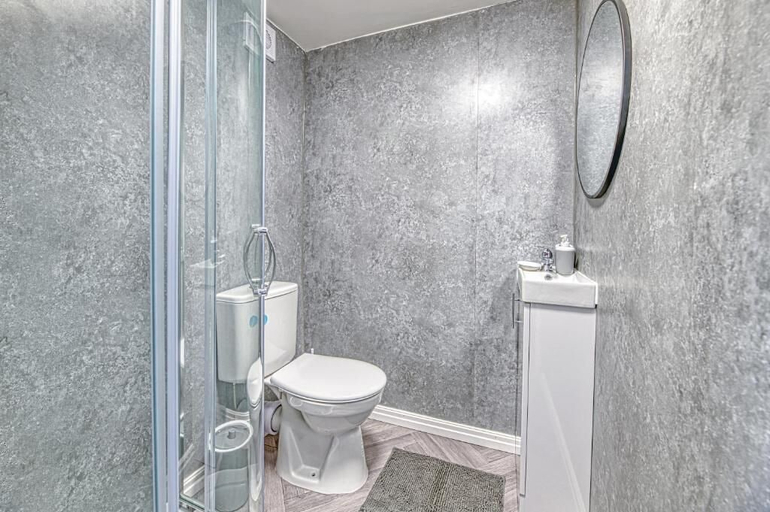 Bathroom 3, Glendale House by Guestz, Lancashire