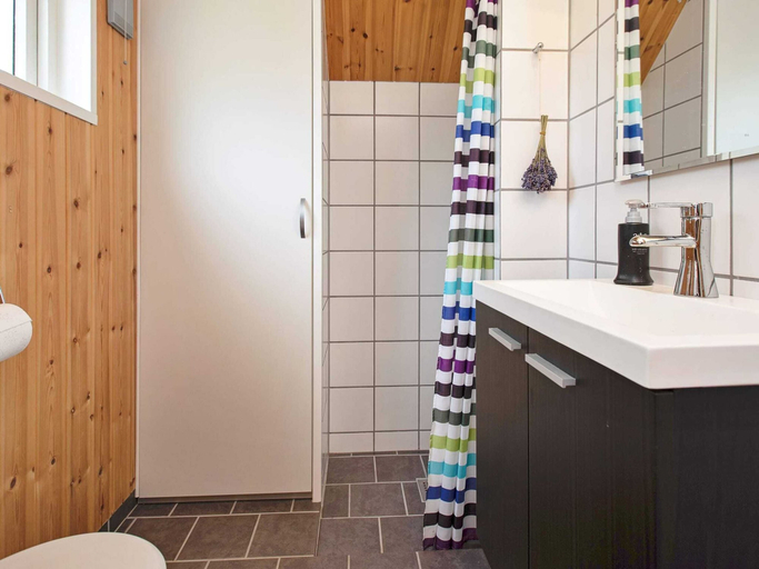 Bathroom 3, 4 Star Holiday Home in Dannemare, Lolland