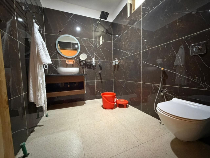 Bathroom 2, The Gurdi Retreat, Leh