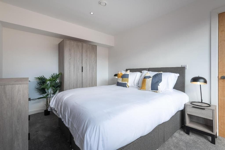 Room 4, Middleton Chambers by Guestz, Kingston upon Hull