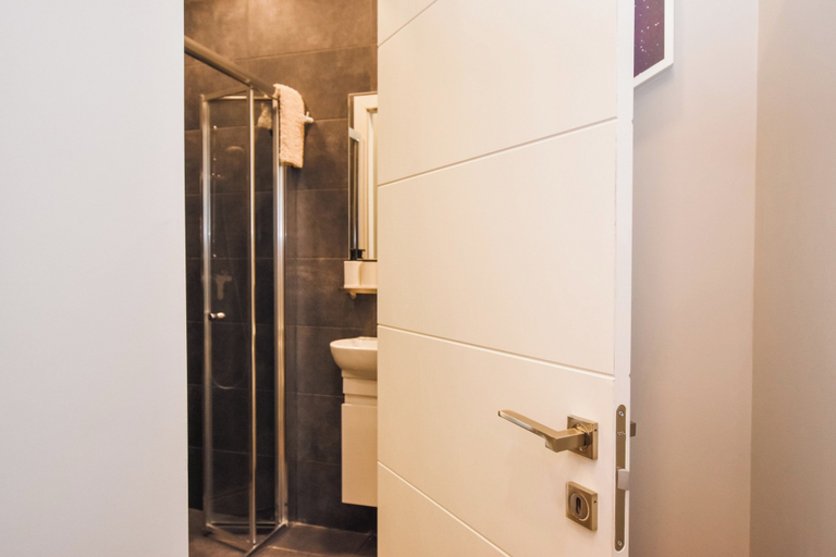 Bathroom 2, Cosy Albert's Seaside Suites - Sliema