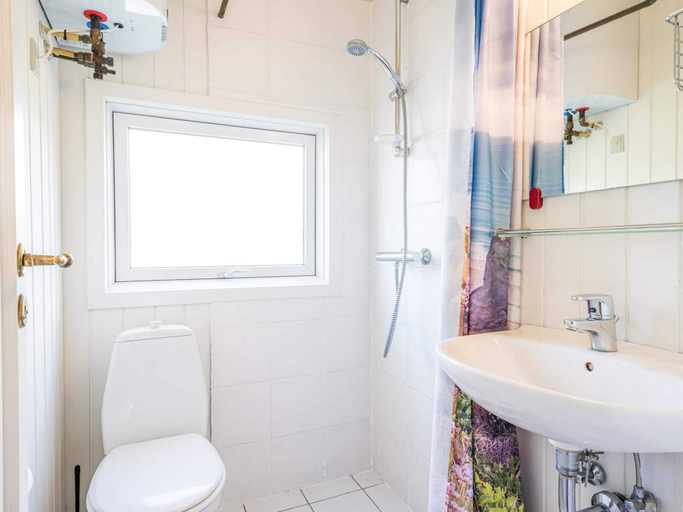 Bathroom 3, 4 Star Holiday Home in Henne, Varde