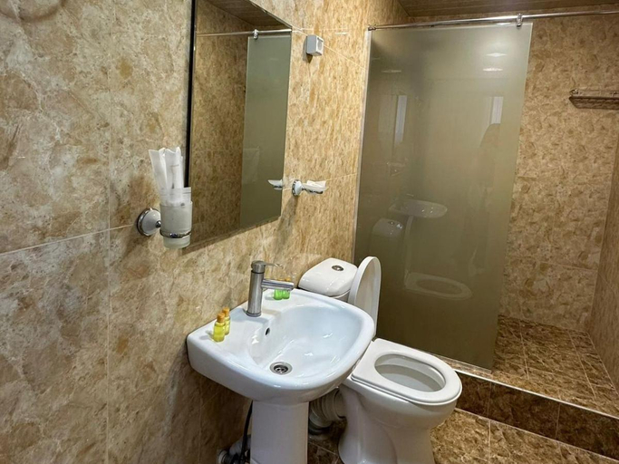 Bathroom 4, Imperial Hotel