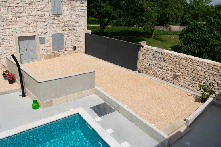 Room 4, Designer Villa Simone - Modern Heritage Style, Tinjan