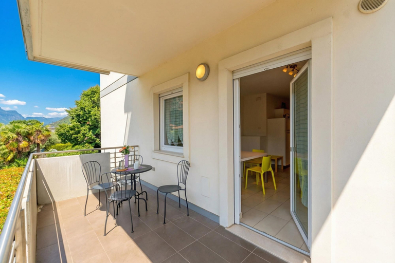 Others 5, Torbole Relax, Pool & Balcony Apartment, Trento