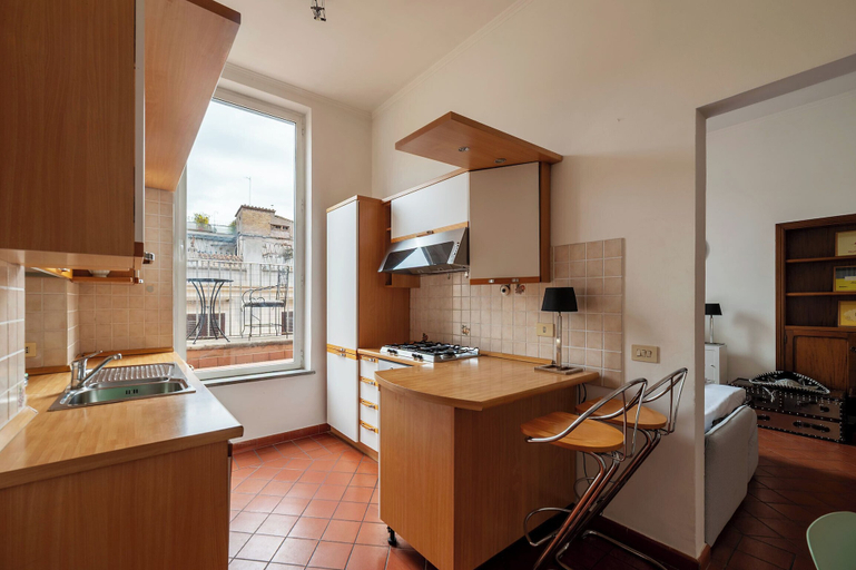 Others 4, Modern Apt near Piazza di Spagna, Rome
