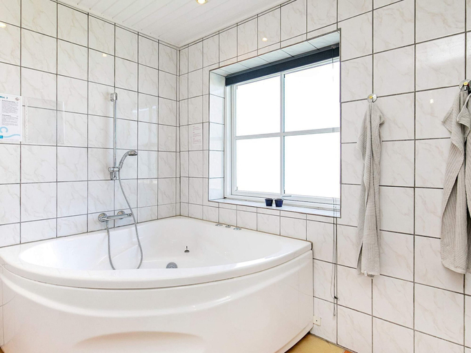 Bathroom 3, 4 Star Holiday Home in Lokken, Hjørring