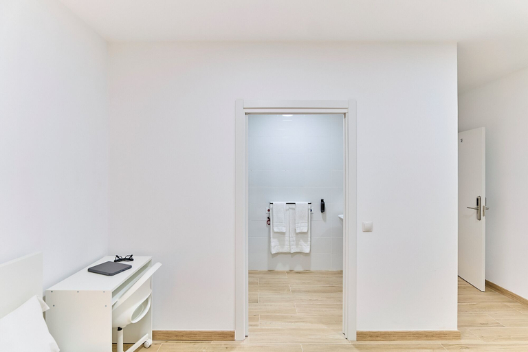 Bathroom 3, Apartamentos Méndez Álvaro by gaiarooms, Madrid