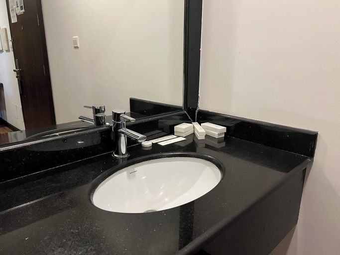 Bathroom 5, Golden Tulip Al Khobar Suites, Al Khobar