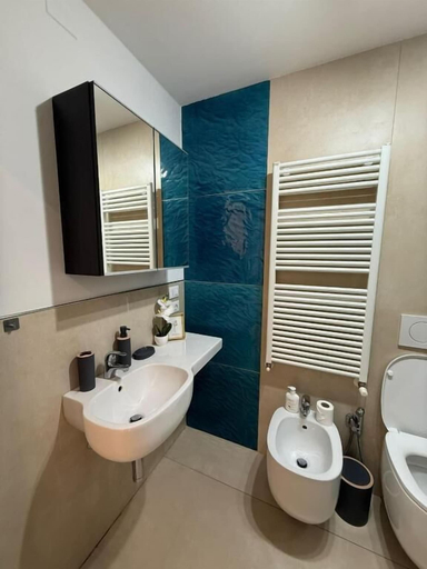 Bathroom 5, Maggiore Panoramic Tower, Bologna