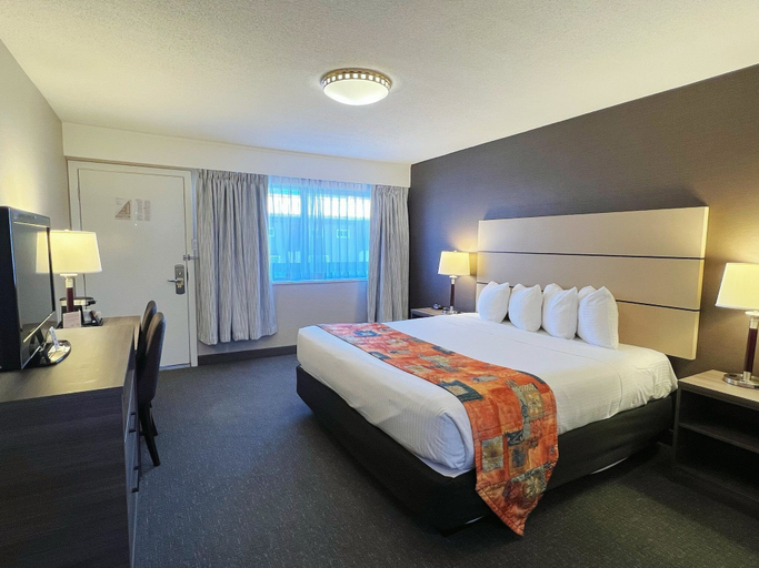 Bedroom 3, North Vancouver Hotel, Greater Vancouver