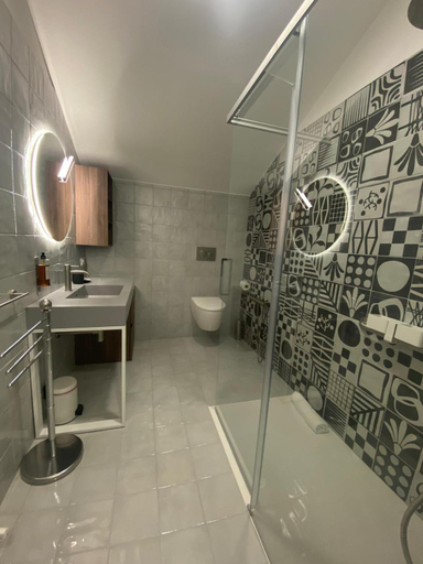 Bathroom, HOMEY I Palazzo Venezian Apartments, Trieste