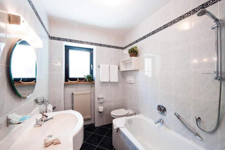 Bathroom 4, SIEGI apartments & retreat - Merano Sudtirol, Bolzano