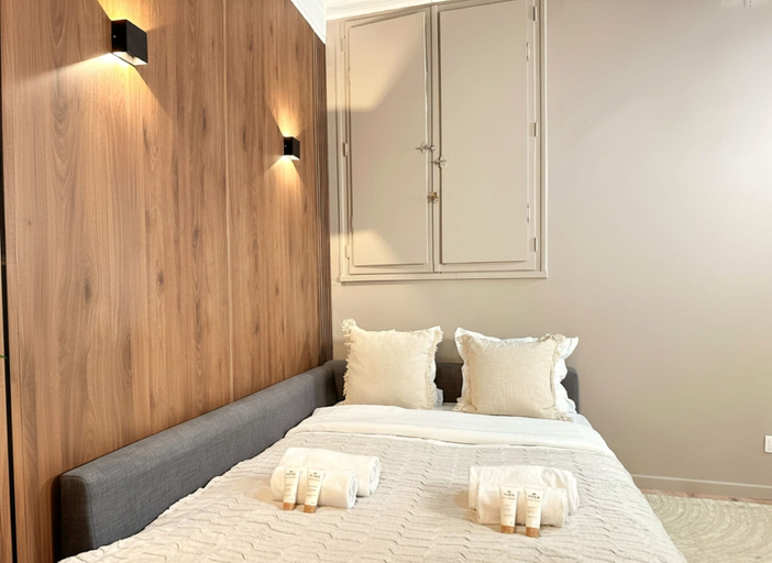 Bedroom 5, 1632 StMartin, Paris