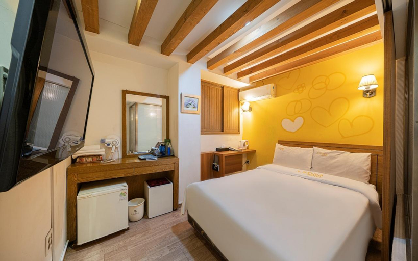 Bedroom 4, Idae (Sinchon) Sora, Seodaemun