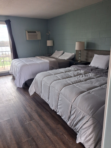 Bedroom 3, Northwoods Inn LLC, Carlton