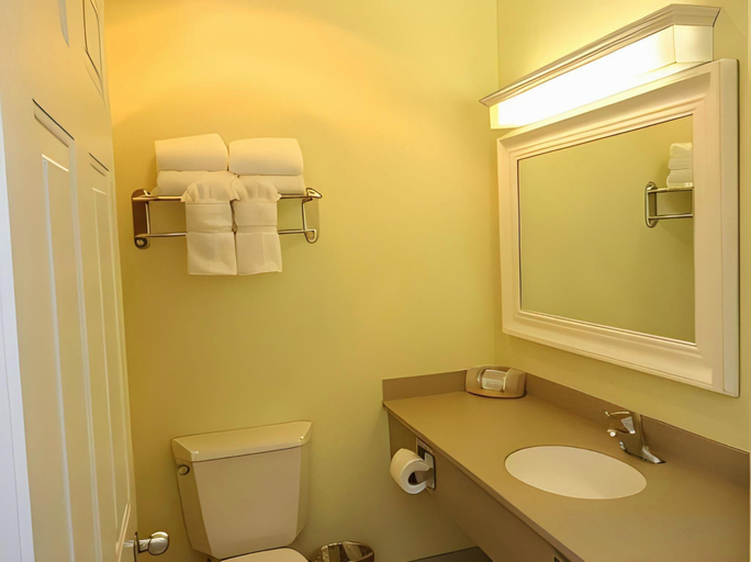 Bathroom 4, Jupiter Waterfront Inn, Martin