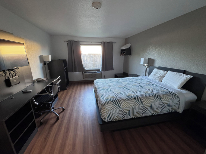 Bedroom 2, Best Nights Hotel, Fond du Lac