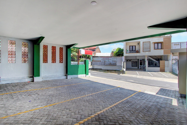 Exterior 3, OYO 95180 Enshe Guest House Syariah, Semarang