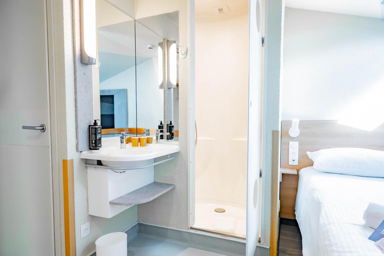 Bathroom 3, Hotel Ibis Budget Metz Sud Augny, Moselle