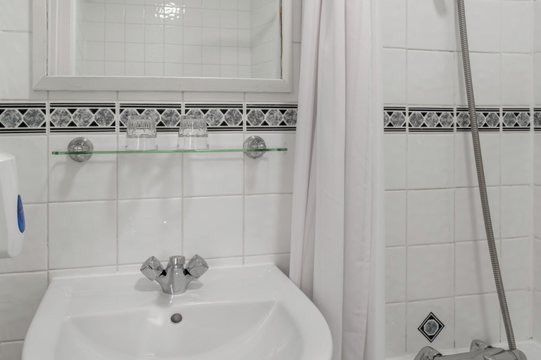 Bathroom 4, Heathlands Hotel Bournemouth, Bournemouth