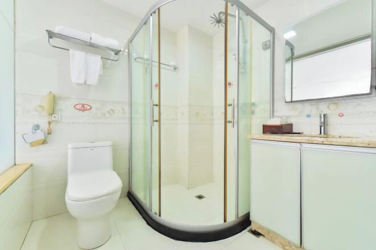 Bathroom, Dong He Hotel, Fangchenggang