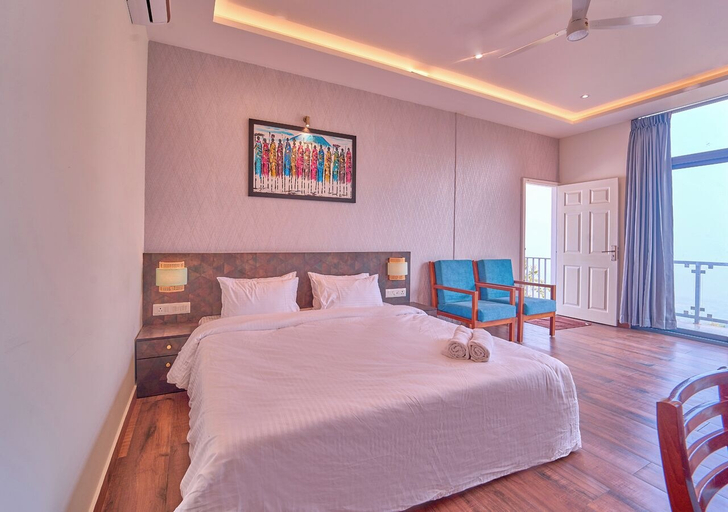 Room 4, Jose Villa Kanthalloor by VOYE HOMES, Idukki